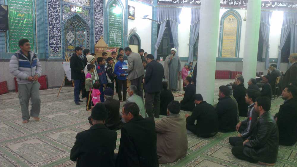 تشویق و ترغیب نونهالان و نوجوانان به نماز با اهدای دفاتر نماز از سوی صندوق قرض الحسنه ولیعصر طبس و قدس فهالنج تشویق و ترغیب نونهالان و نوجوانان به نماز با اهدای دفاتر نماز از سوی صندوق قرض الحسنه ولیعصر طبس و قدس فهالنج